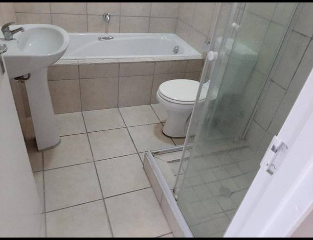 2 BEDROOM PROPERTY TO RENT IN BURGUNDY ESTATE
